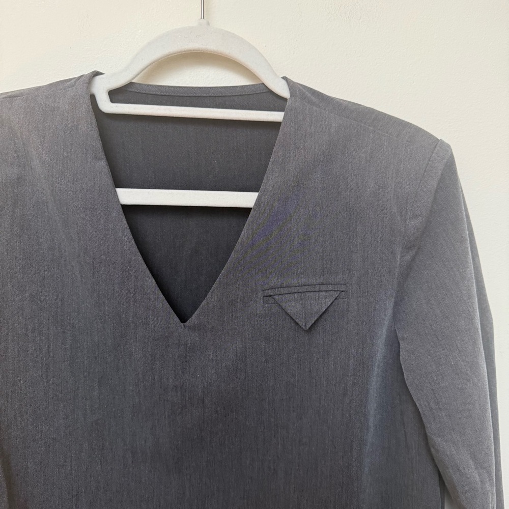 Commense NWT Gray Top - Picture 2 of 9